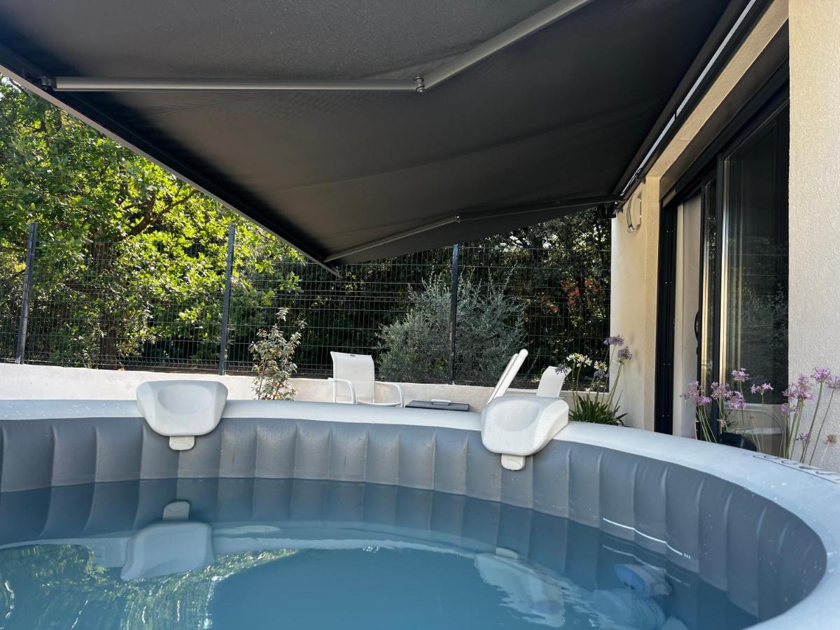 Maisonnette 32m2 Climatise Avec Jacuzzi Au Calme.