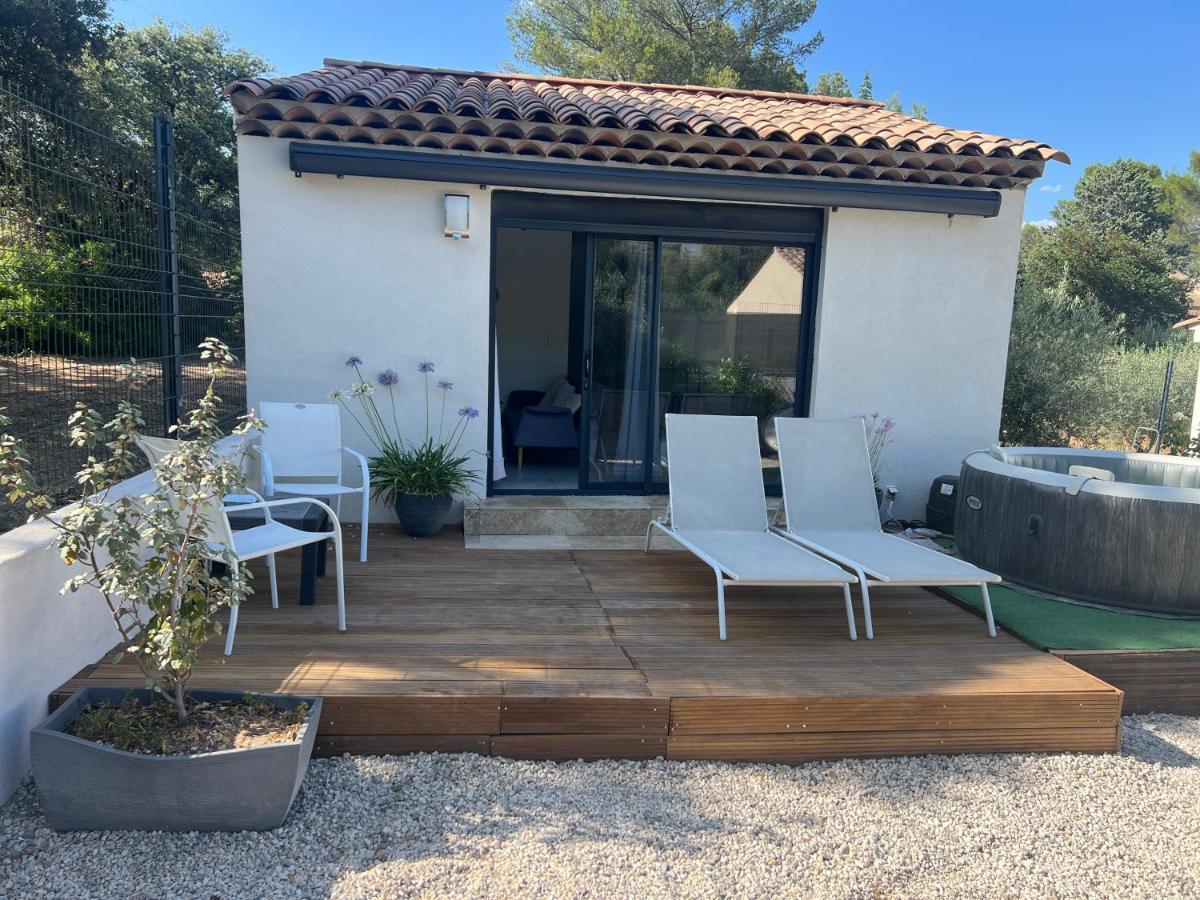 Holiday home Maisonnette 32m2 Climatise Avec Jacuzzi Au Calme. Trans-en-Provence