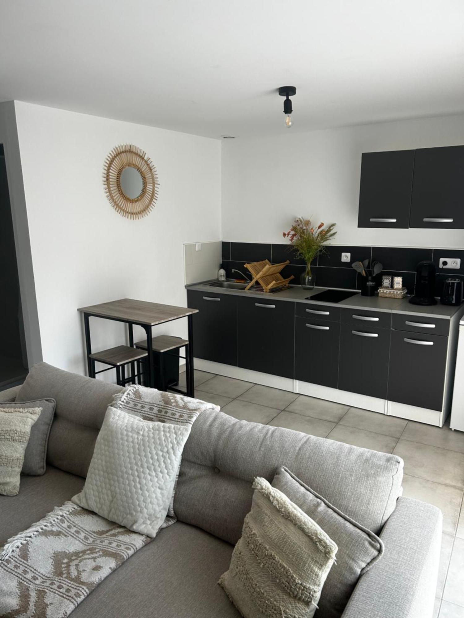 Holiday home Maisonnette 32m2 Climatise Avec Jacuzzi Au Calme.