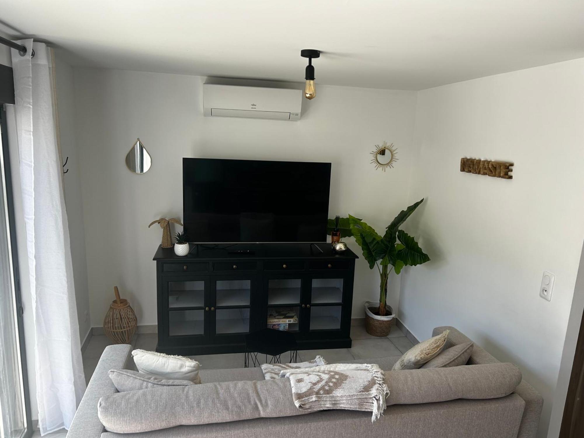 Maisonnette 32m2 Climatise Avec Jacuzzi Au Calme. Holiday home *