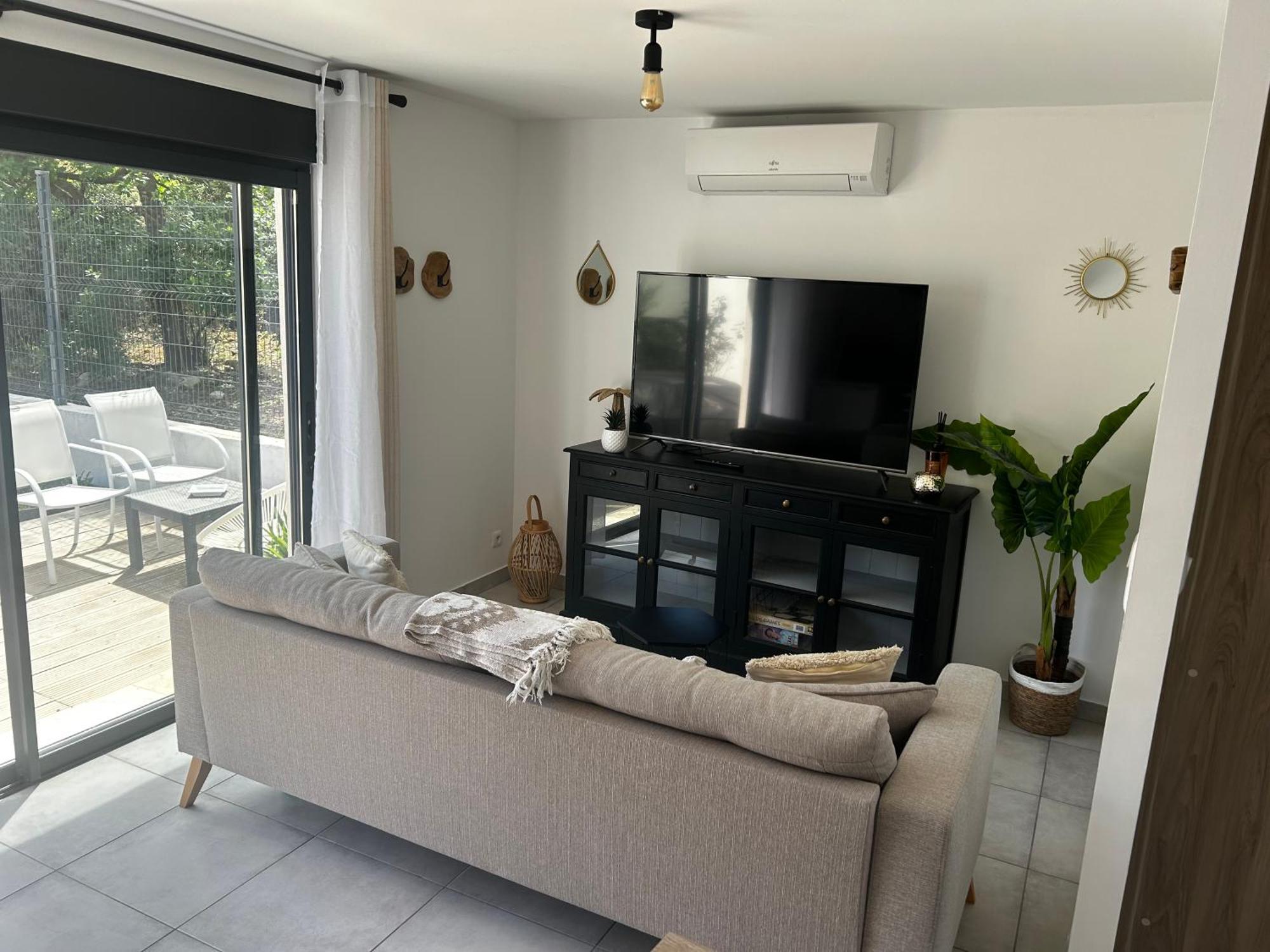 Maisonnette 32m2 Climatise Avec Jacuzzi Au Calme. *